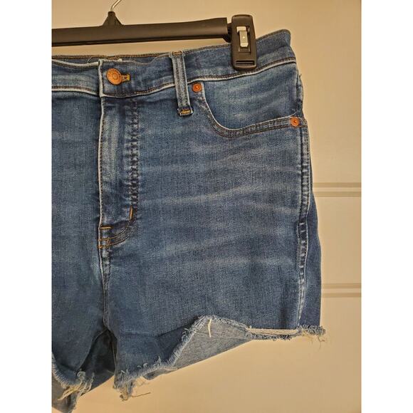 Women's Madewell Medium Wash High-Rise Cut-Off Denim Jean Shorts | Size 30 - Picture 4 of 9